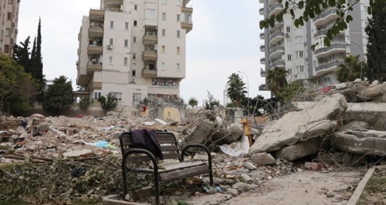 deprem davasi sanigi 135 yilla tutuksuz yargilaniyor byhG2GZR