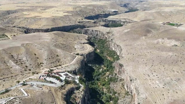 dunyanin en buyuk ikinci sakli hazinesi binlerce kisi akin akin bolgeye gidiyor til1XhLC