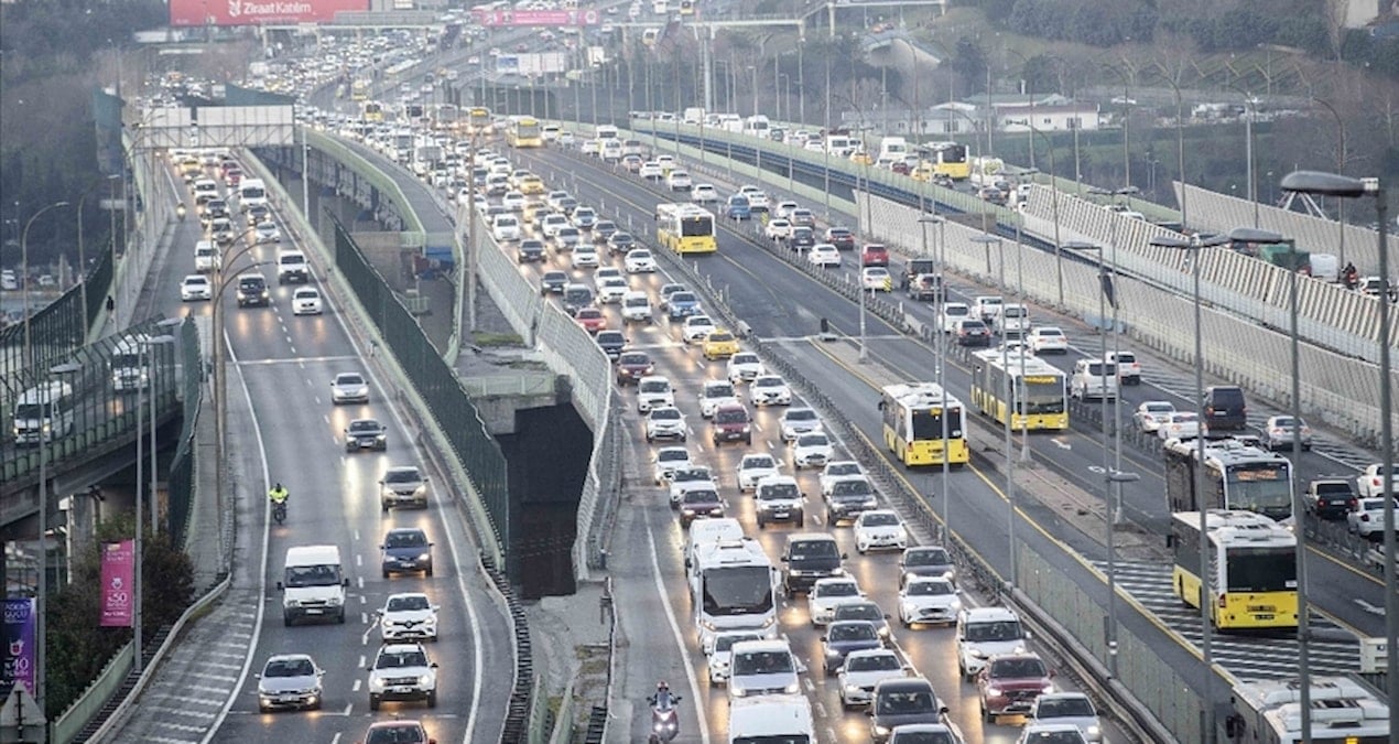 istanbulda trafik yuzde 80i gordu OjLm5LiU