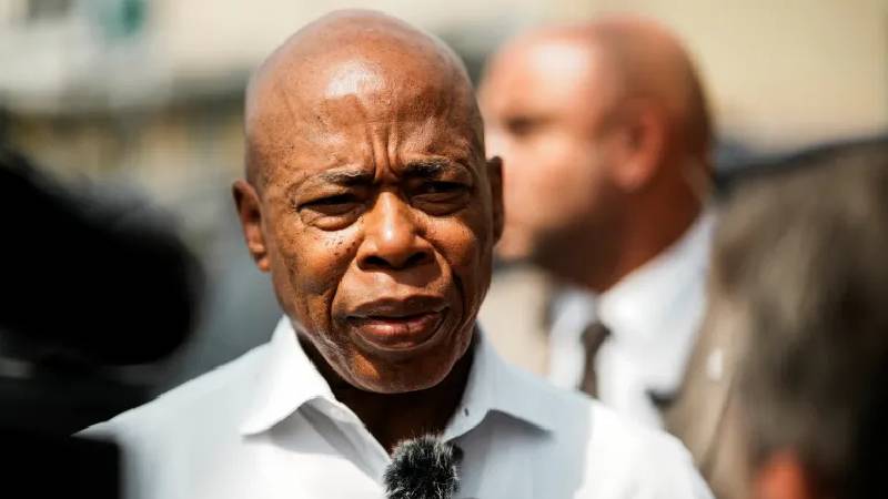 new york belediye baskani adams yeniden secim kampanyasindan cekildigini duyurdu WTQGdBYC