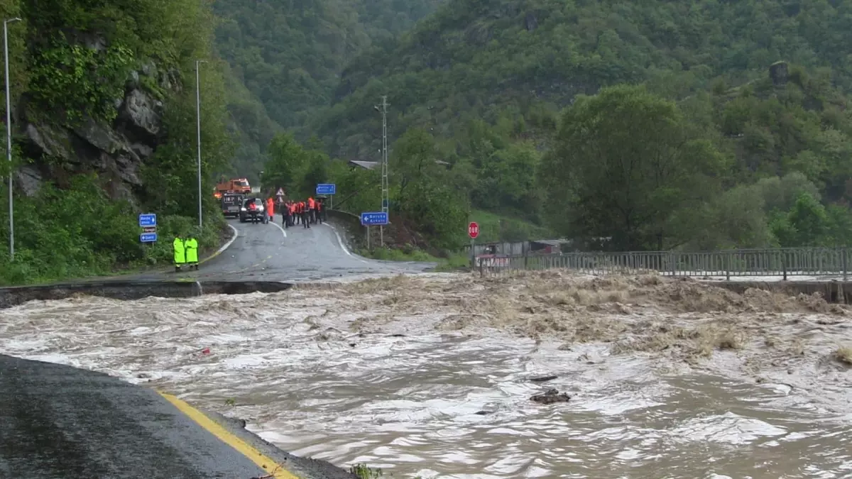 rizede sel oncesi erken tahliye hayat kurtardi rpAejxS5