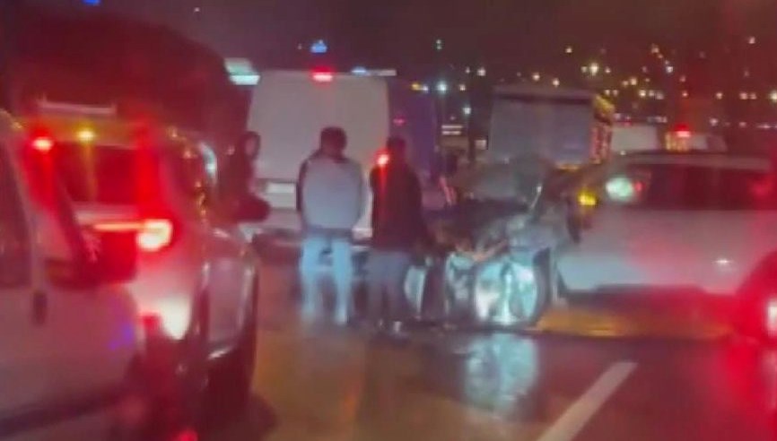 tem otoyolunda 17 arac birbirine girdi uaebNuWt