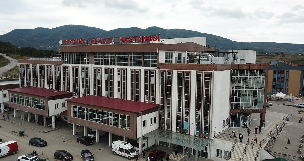 16 yasindaki cocuk karin agrisi sikayetiyle geldigi hastanede dogum yapti RJUKfeB9