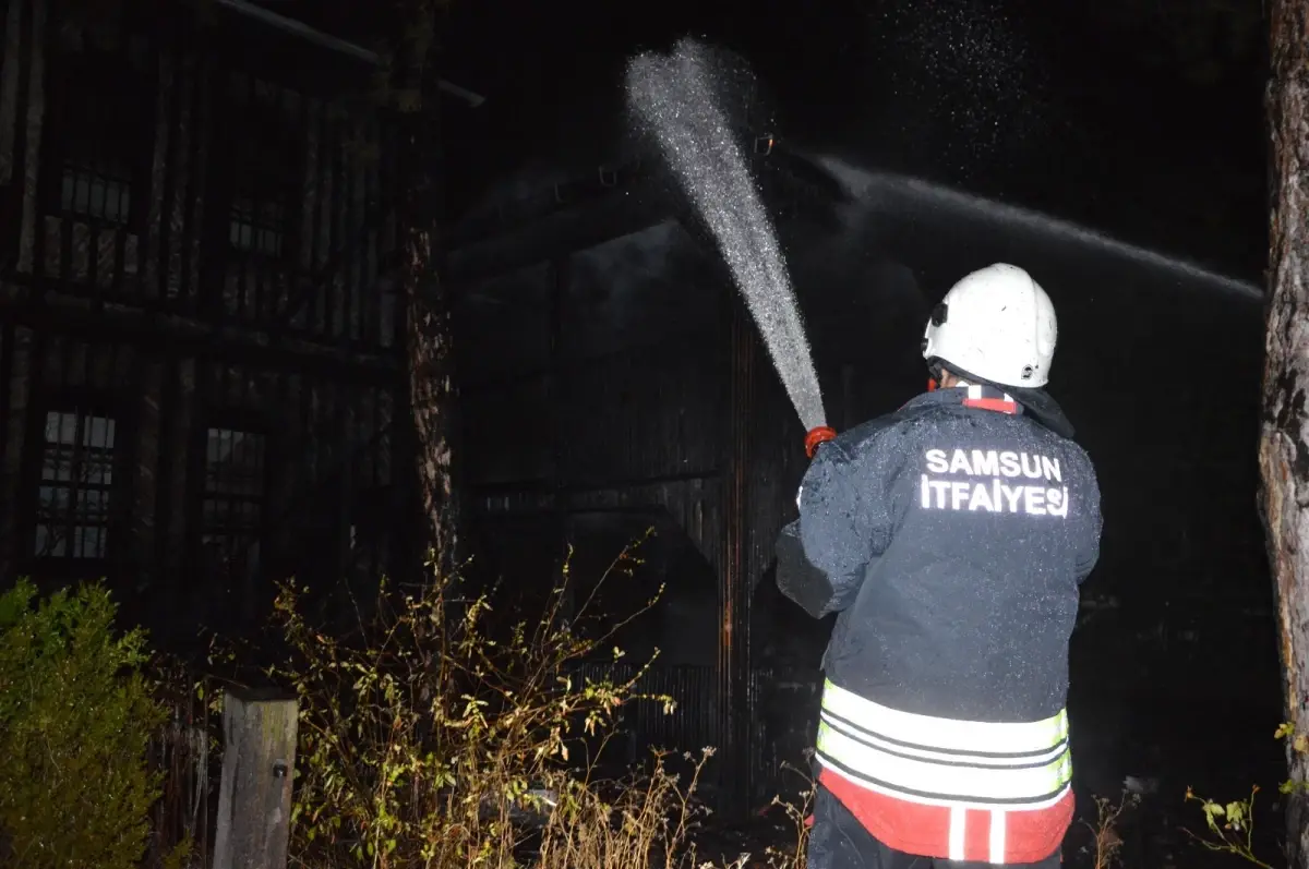 ataturkun konaginda yangin 6mbxvRhc