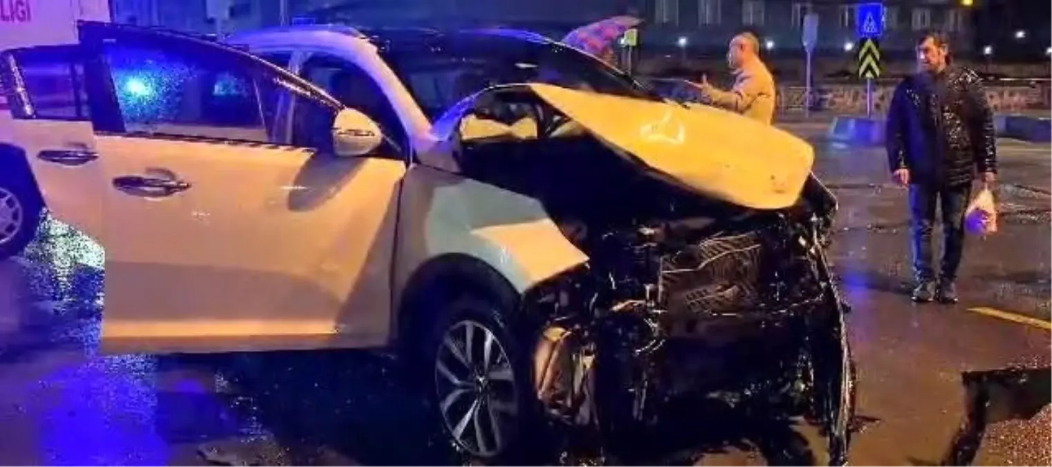 erzurumda otomobil ve halk otobusu carpisti 1 yarali WiFXxtT6.jpg