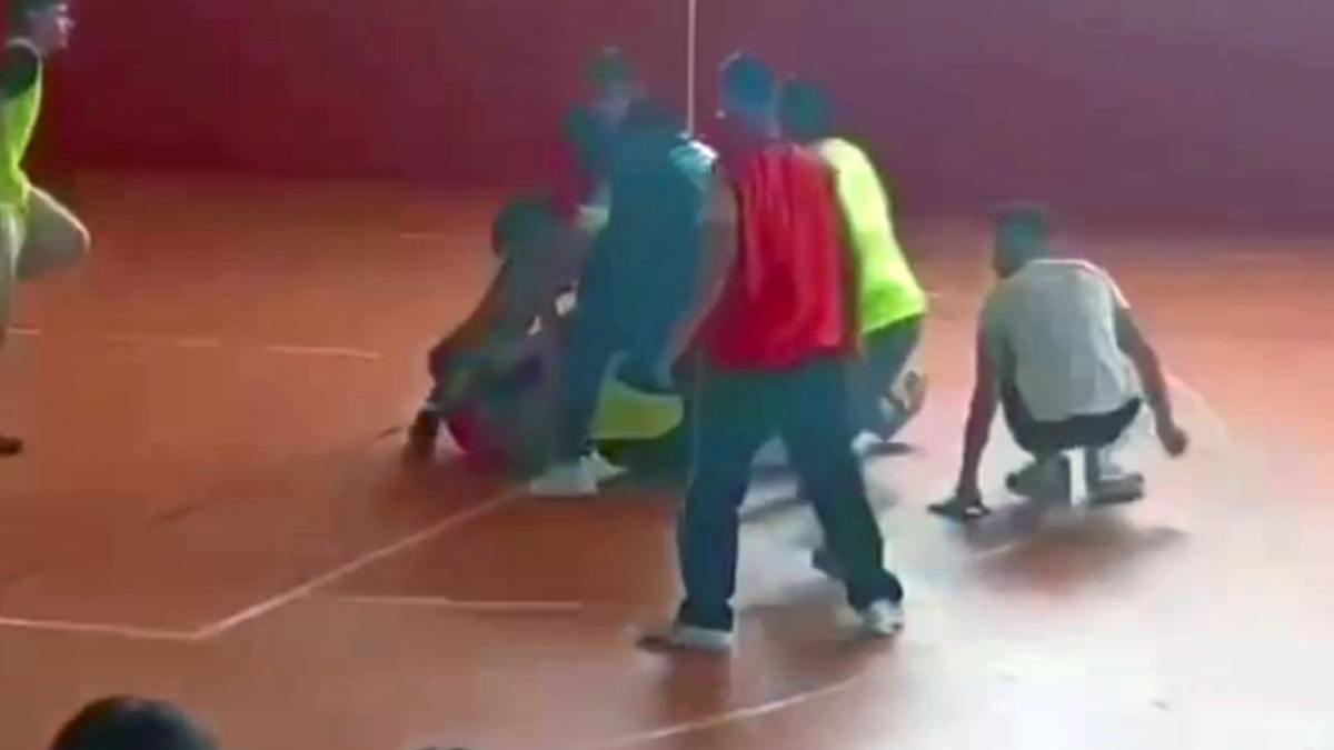 konyada mendil kapmaca kavgasi disari tasti arkadasi tarafindan bicaklandi IB15cBfN.jpg