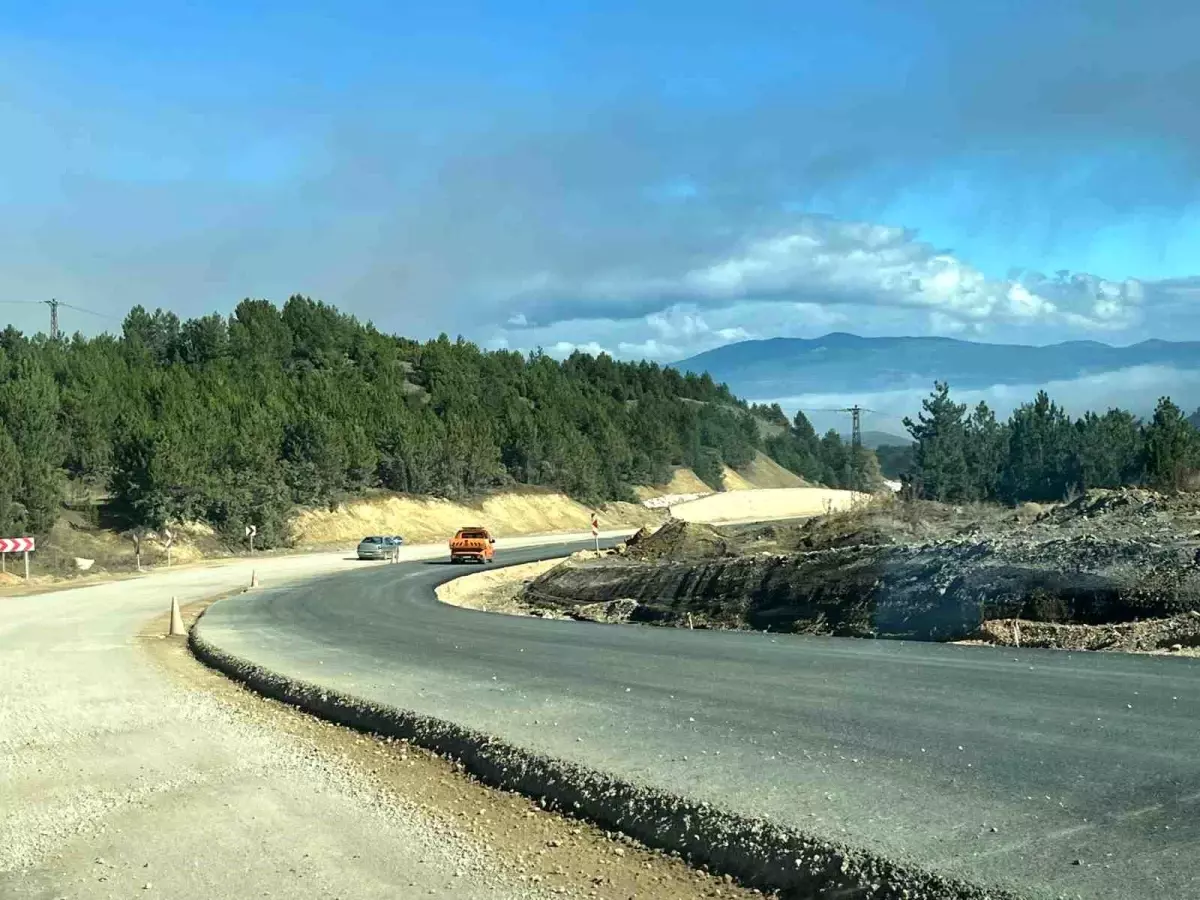 kutahyada tavsanli domanic devlet yolu calismalari hizla devam ediyor UiCV5C4O.jpg