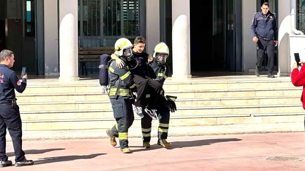 mugla fen lisesinde kapsamli deprem tatbikati gerceklestirildi G5Njf1Tx.jpg