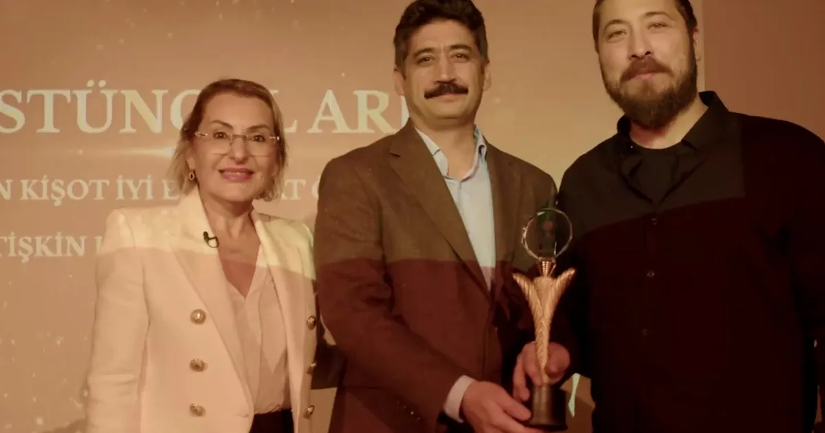 2 don kisot iyi edebiyat odulleri sahiplerini buldu MGFdjJZK.webp