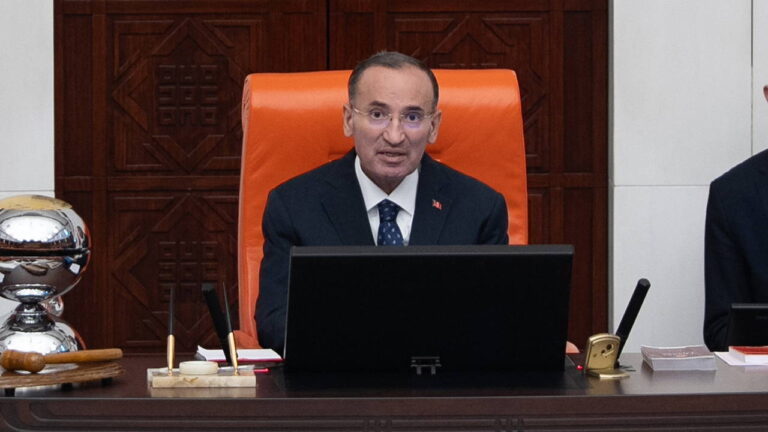 bekir-bozdag-verileri-paylasti-tbmmdeki-dokunulmazlik-dosyalarinin-sayisi-1052ye-cikti-iuykt31G