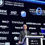 ticaret-bakani-bolat-yapay-zeka-caginda-e-ticaretin-lojistigi-zirvesinde-konustu-aciklamasi-FNFaUIiu