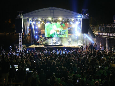 Bursa festivalinde bagjan oktyabr ruzgari SNiAFhDv