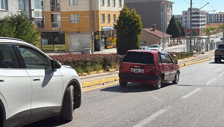 Hatali manevra pahaliya patladi kazaya neden olan surucu arkasina bile bakmadan kacti qIv2ysuf